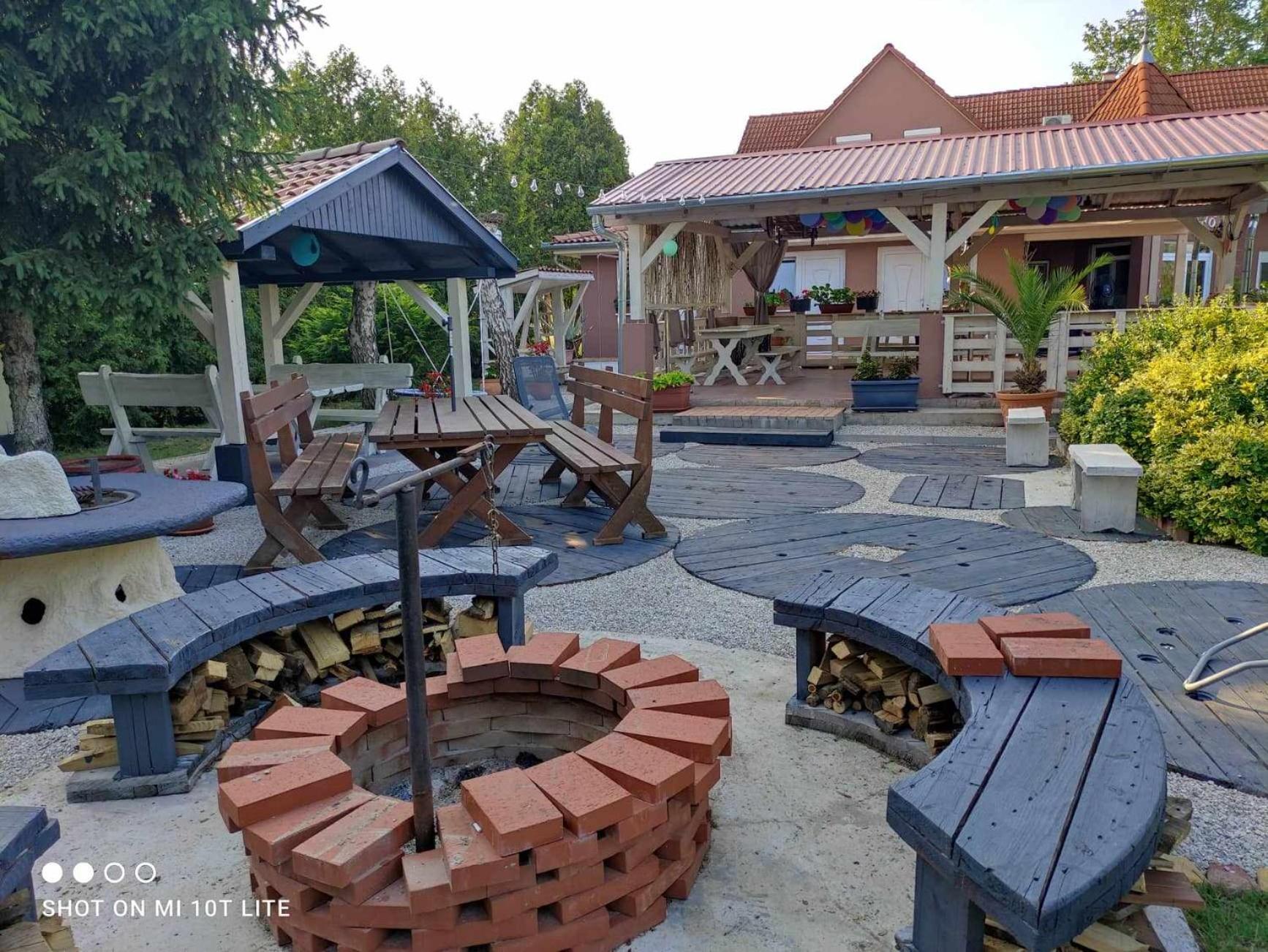 Hartmann Panzio Bed & Breakfast Barcs Exterior photo
